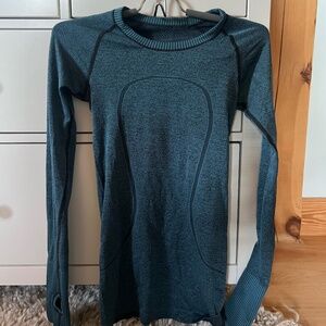 Swiftly Tech Long-Sleeve Shirt 2.0 Hip Length In Green Size 2